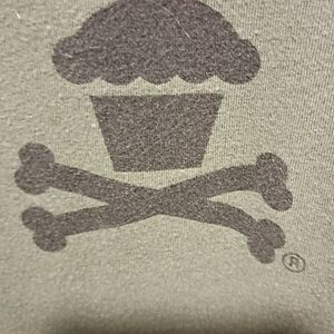 Johnny Cupcakes Women's Pirate Cupcake T-shirt size XL Olive Green